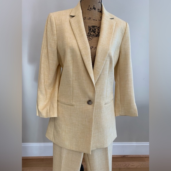 NWOT Ann Taylor suit in lemon yellow - Picture 5 of 16